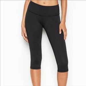 New Victoria’s Secret Knockout Crop Legging